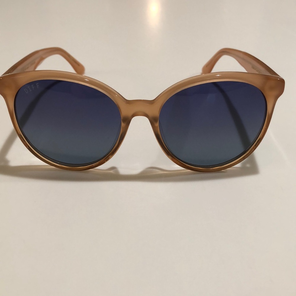 Diff Sunglasses EUC